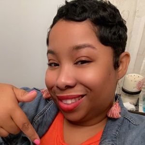 Meet your Posher, Monice